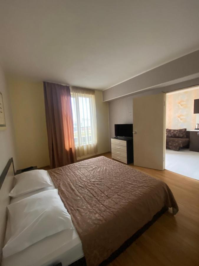 Danita Apartments & Diva Restaurant Bbq&Pool Bar Varna Exterior foto